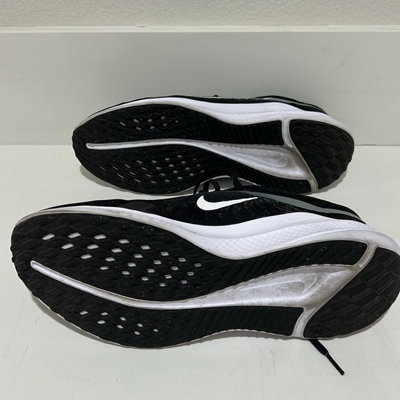 Men’s Nike sneakers - Picture 2 of 7